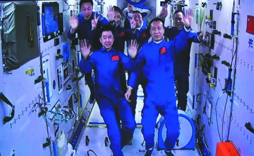太空会师